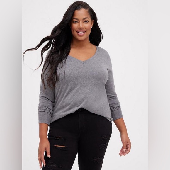 torrid Tops - Torrid Girlfriend Gray V-Neck Long Sleeve Tee - Size 3 (3X)